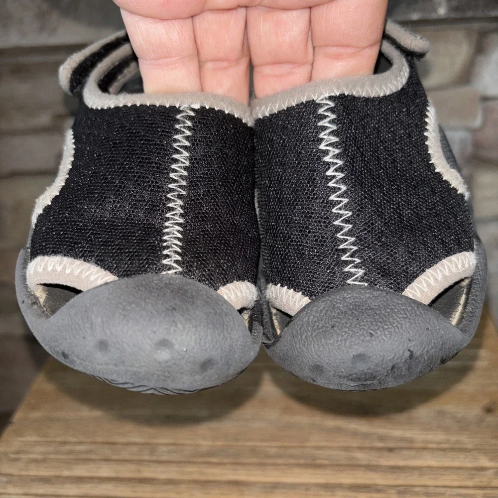 Crocs Black C 8 Swiftwater Sandal Closed Bump Toe Fisherman Water Safe Toddler